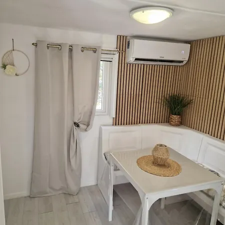 De La Source Apartment *